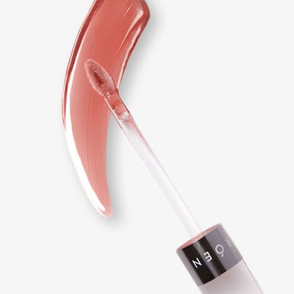 Roen Kiss My Liquid Lip Balm in Charlie - Picture 5 of 12